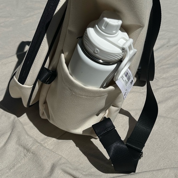 lululemon Racket Bag 19L - Picture 4 of 14